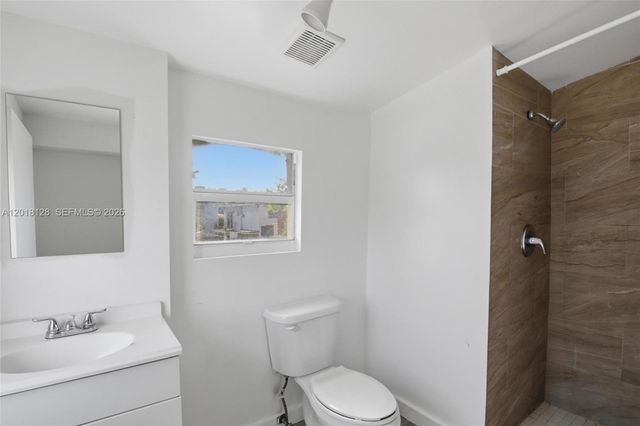 1035 NW 5th St 4, Miami, FL 33128