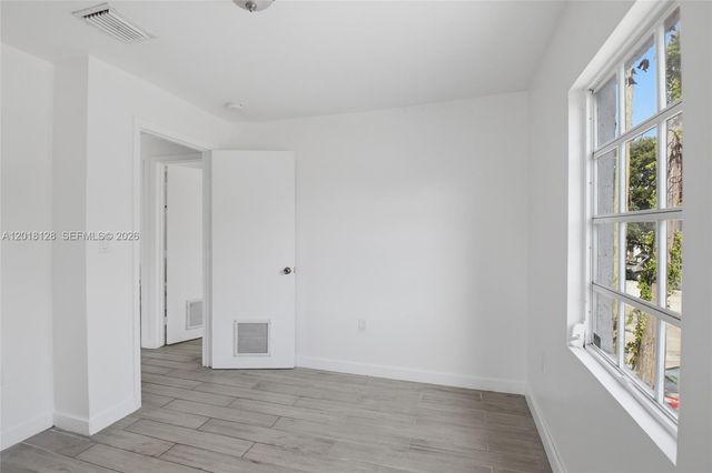 1035 NW 5th St 4, Miami, FL 33128