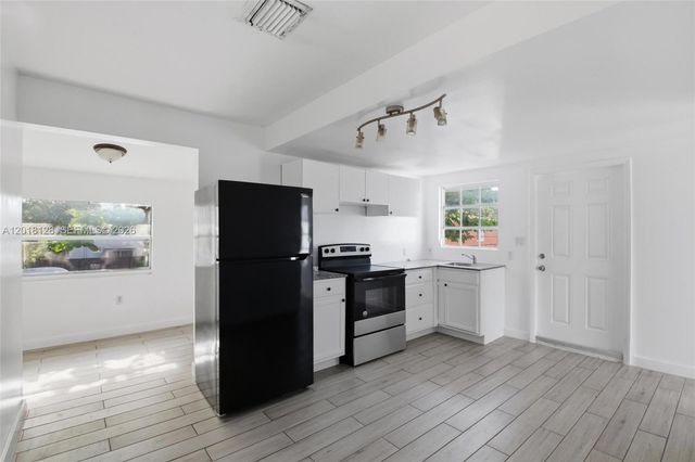 1035 NW 5th St 4, Miami, FL 33128