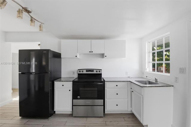 1035 NW 5th St 4, Miami, FL 33128