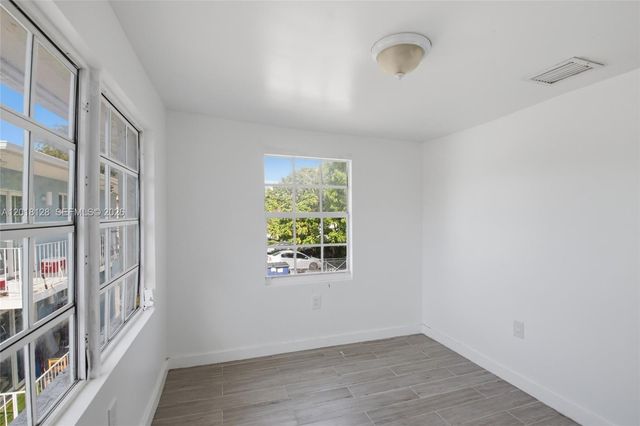 1035 NW 5th St 4, Miami, FL 33128