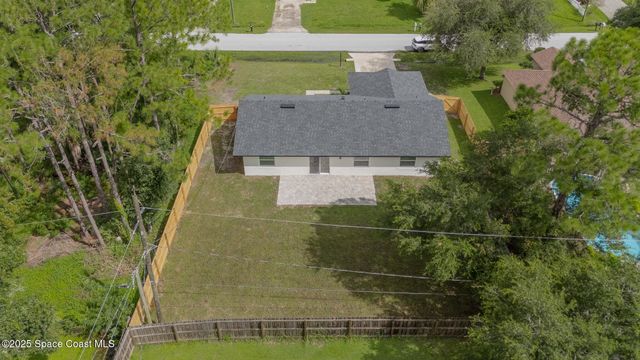 1670 Heartwellville Street NW, Palm Bay, FL 32907