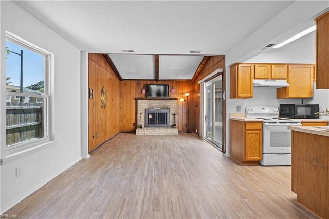 136 Tower DR, Virginia Beach, VA 23462