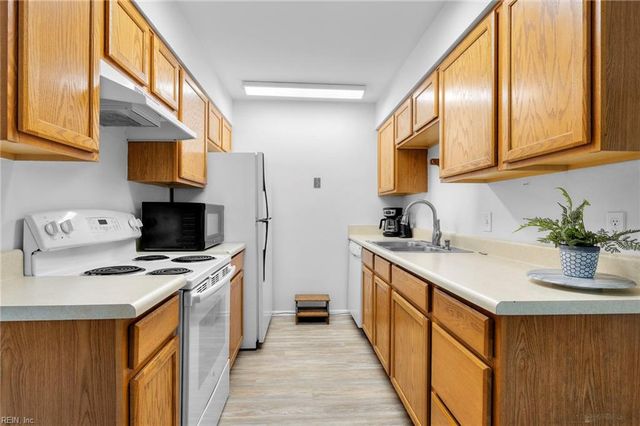 136 Tower DR, Virginia Beach, VA 23462