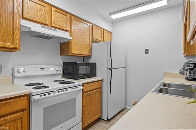 136 Tower DR, Virginia Beach, VA 23462