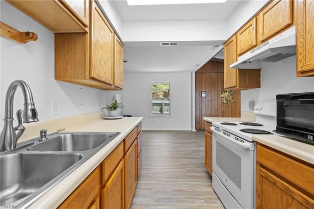 136 Tower DR, Virginia Beach, VA 23462
