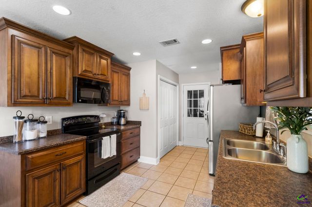 217 Ellington Court, Perry, GA 31069