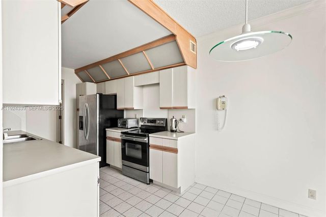 19500 Turnberry Way 26-C, Aventura, FL 33180