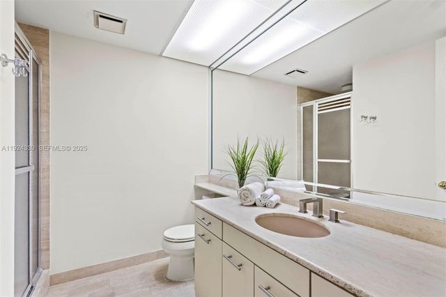 19500 Turnberry Way 26-C, Aventura, FL 33180