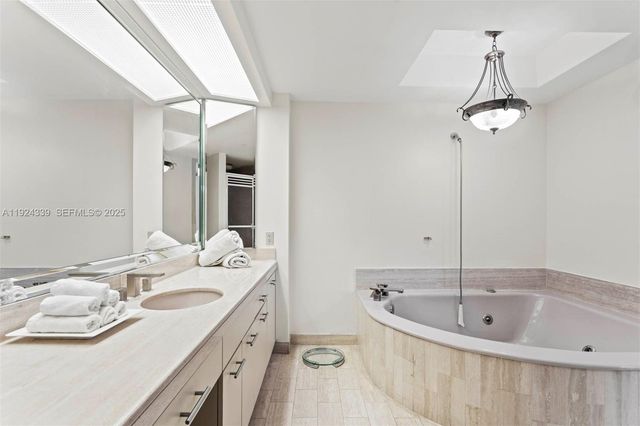 19500 Turnberry Way 26-C, Aventura, FL 33180