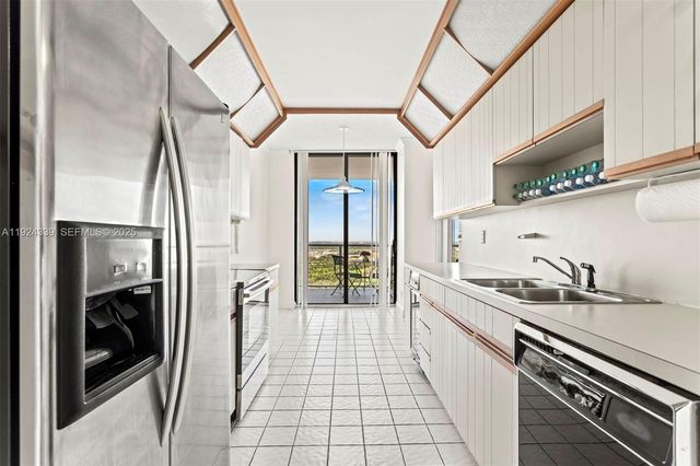 19500 Turnberry Way 26-C, Aventura, FL 33180