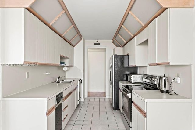 19500 Turnberry Way 26-C, Aventura, FL 33180