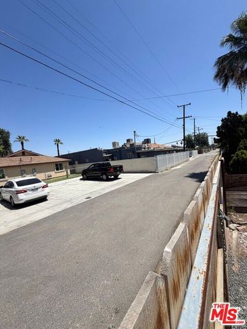 1222 E 18th Street, Bakersfield, CA 93305
