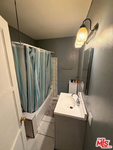 1222 E 18th Street, Bakersfield, CA 93305
