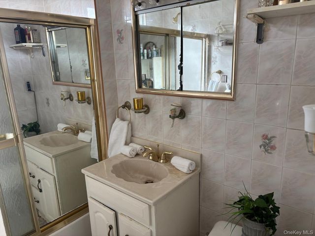 225-24 105th Avenue, Queens Village, NY 11429