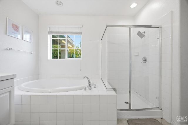 6123 Pilar Way, Bakersfield, CA 93306