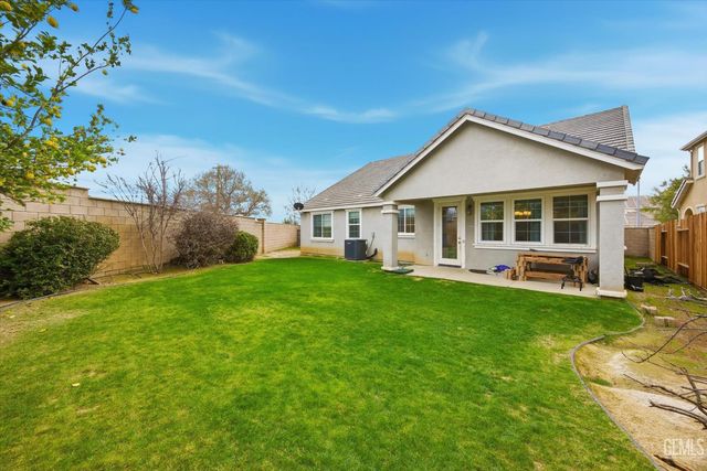 6123 Pilar Way, Bakersfield, CA 93306