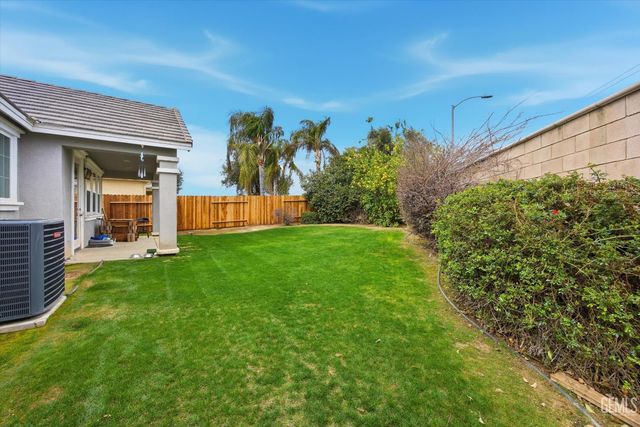 6123 Pilar Way, Bakersfield, CA 93306