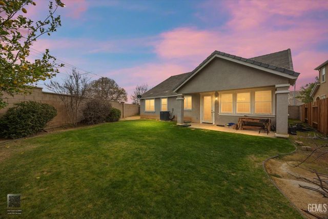 6123 Pilar Way, Bakersfield, CA 93306