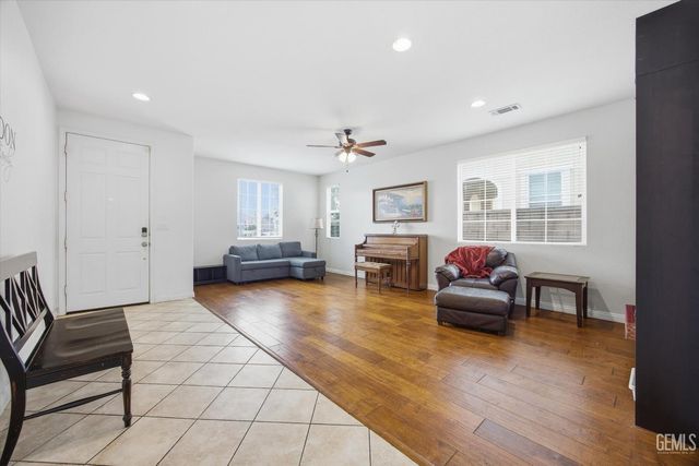 6123 Pilar Way, Bakersfield, CA 93306