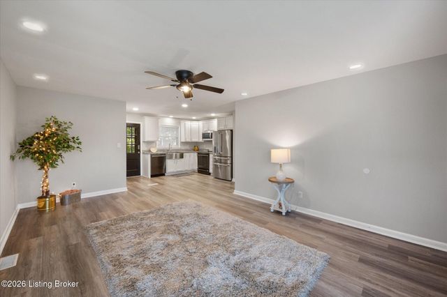 3514 Saint Edwards Dr, Jeffersontown, KY 40299