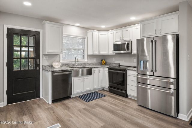 3514 Saint Edwards Dr, Jeffersontown, KY 40299