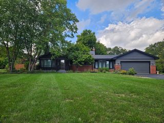 1418 W Saint James Place, Arlington Heights, IL 60005