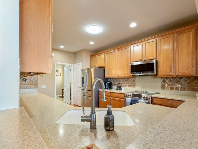 3001 Ravinia Circle, Mundelein, IL 60060