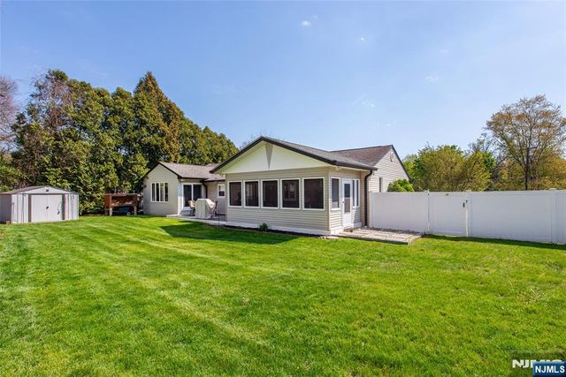 1 Circle Boulevard, West Milford, NJ 07435