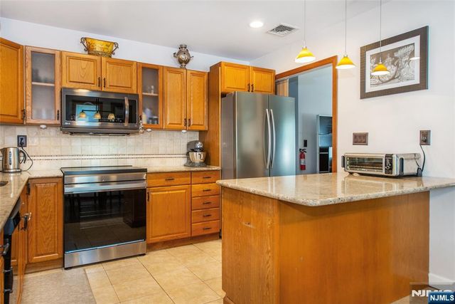 1 Circle Boulevard, West Milford, NJ 07435