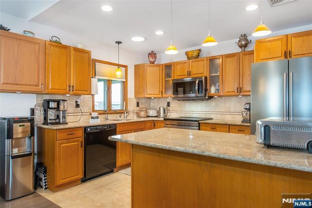 1 Circle Boulevard, West Milford, NJ 07435
