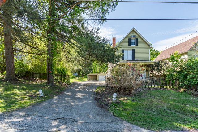 1213 Mccormick Ave, South Connellsville, PA 15425