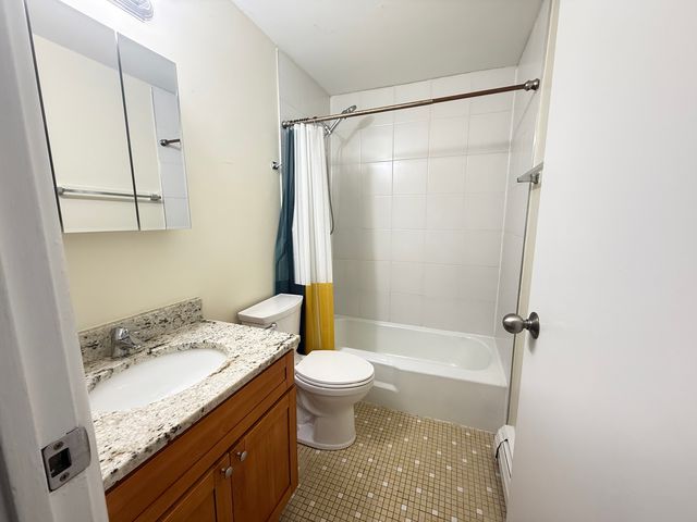 5720 East Avenue 3A, Countryside, IL 60525