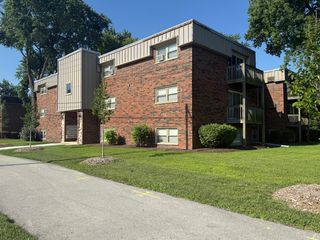 5720 East Avenue 3A, Countryside, IL 60525