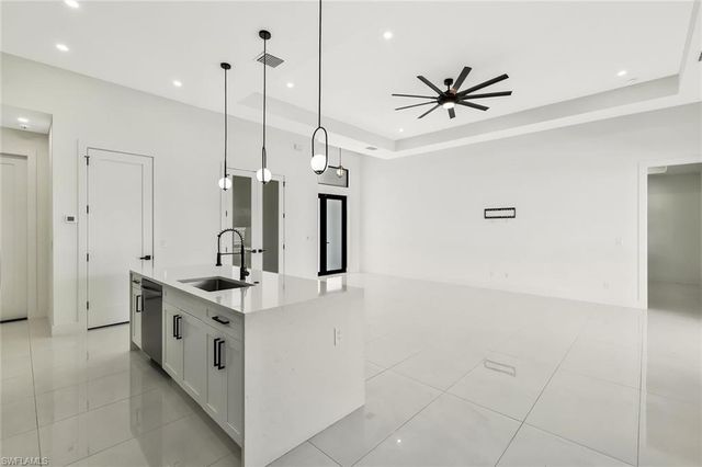 913 Embers PKWY W, Cape Coral, FL 33993