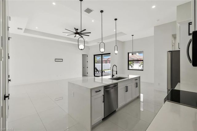 913 Embers PKWY W, Cape Coral, FL 33993