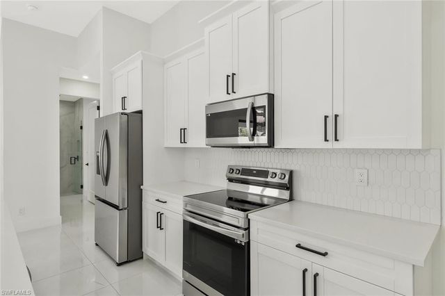 913 Embers PKWY W, Cape Coral, FL 33993