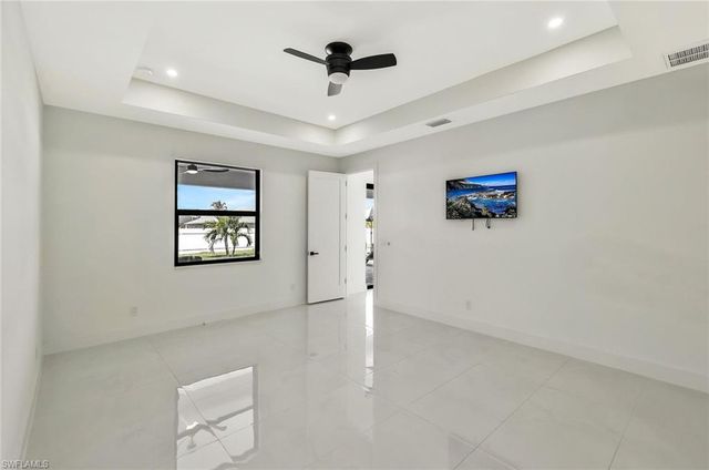 913 Embers PKWY W, Cape Coral, FL 33993