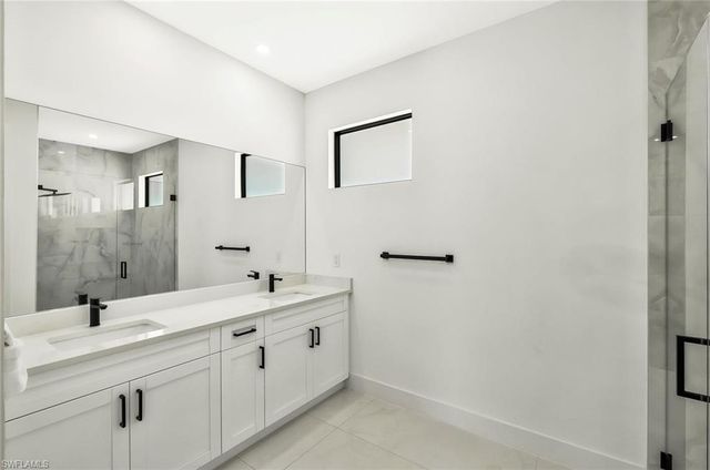 913 Embers PKWY W, Cape Coral, FL 33993