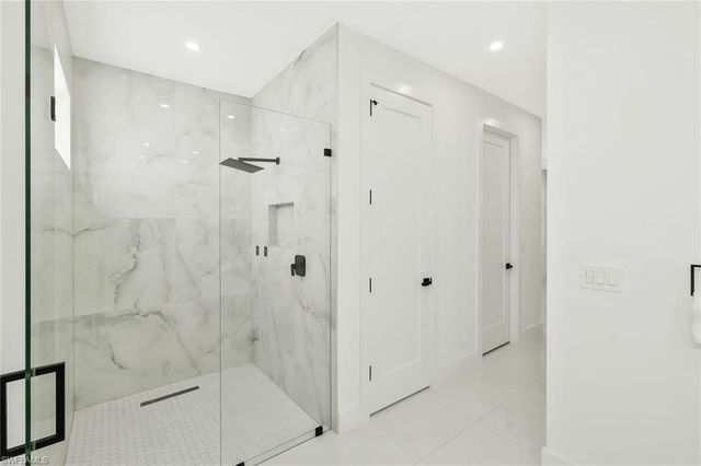 913 Embers PKWY W, Cape Coral, FL 33993