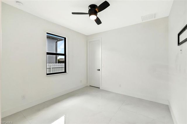 913 Embers PKWY W, Cape Coral, FL 33993