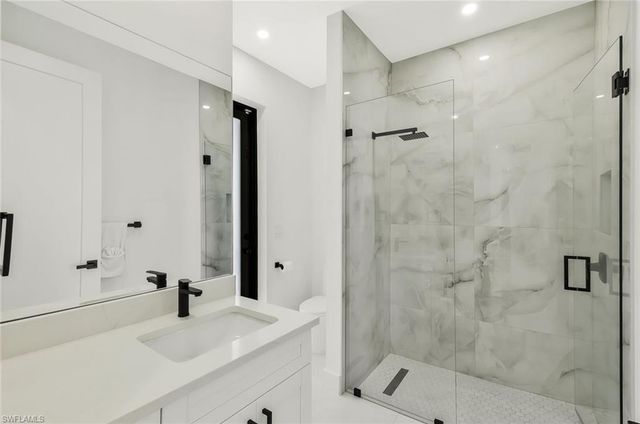 913 Embers PKWY W, Cape Coral, FL 33993