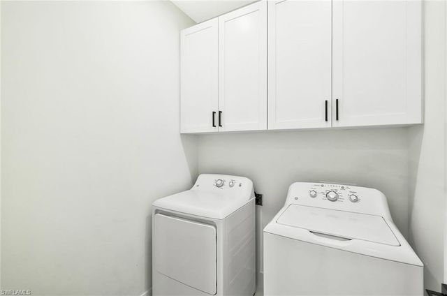 913 Embers PKWY W, Cape Coral, FL 33993