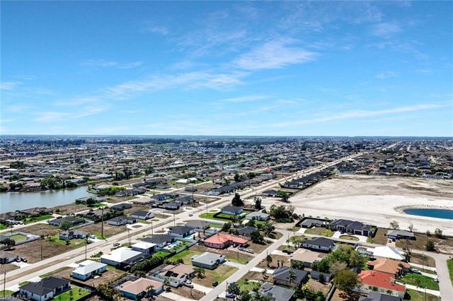 913 Embers PKWY W, Cape Coral, FL 33993