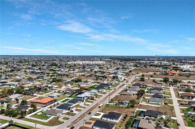 913 Embers PKWY W, Cape Coral, FL 33993