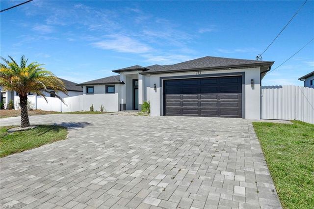 913 Embers PKWY W, Cape Coral, FL 33993