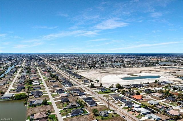 913 Embers PKWY W, Cape Coral, FL 33993