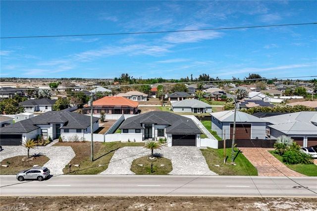 913 Embers PKWY W, Cape Coral, FL 33993