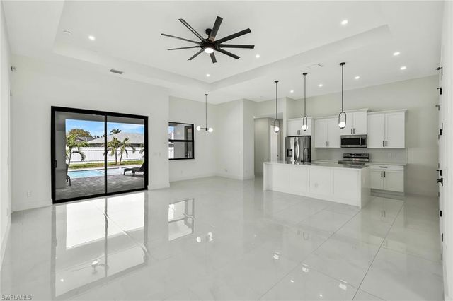 913 Embers PKWY W, Cape Coral, FL 33993