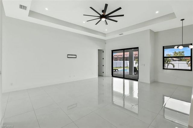 913 Embers PKWY W, Cape Coral, FL 33993